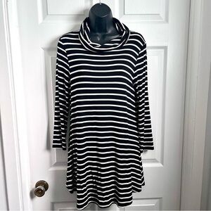 3/25$💥 Pointelle dress turtleneck striped black white midi Women Medium casual